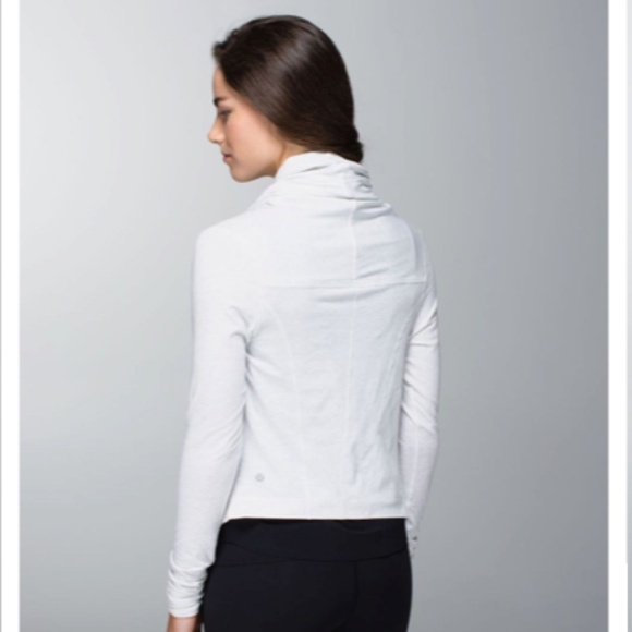 G330. Lululemon Two-Way Iconic Wrap in Heathered Oatmeal - Size 10 - Picture 8 of 9